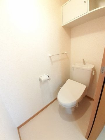 ヴィラ・デル・マ－レＡのトイレ|コンパクトで使いやすいトイレです