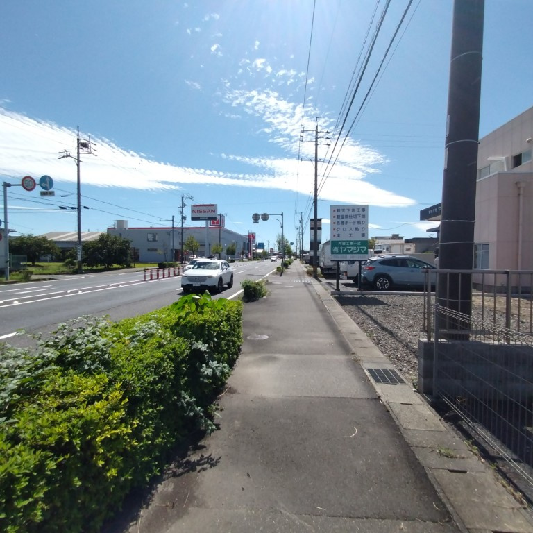 ６７４６９　羽島市竹鼻町飯柄分譲地の前面道路含む現地写真