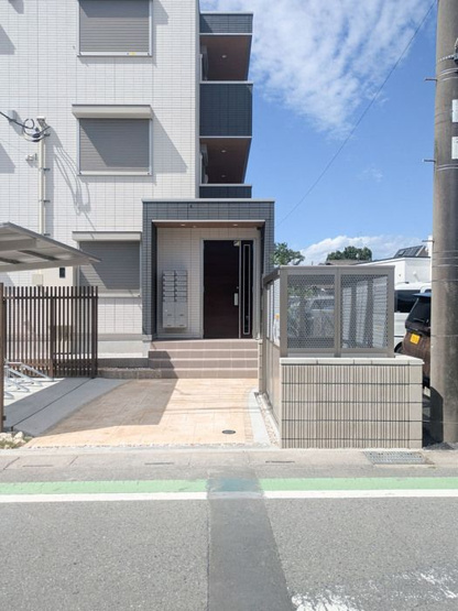 【エントランス】 | ノーブルラフィネ万平町　A
