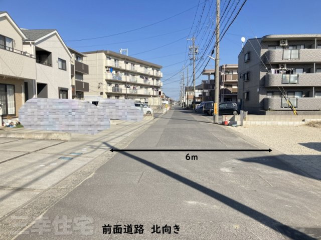 碧南市入船町10号棟の前面道路含む現地写真|前面道路が広いからお車の乗り入れも安心です♪