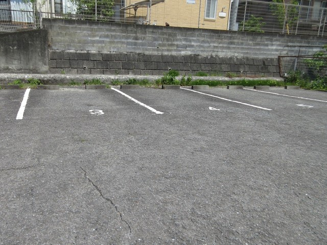 エスポワール名瀬の駐車場|駐車場　※実際の使用状況とは異なります(現況優先)