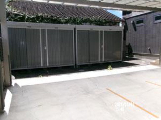 高知市昭和町の中古一戸建の駐車場|駐車場も広々♪3台以上駐車可能です◎