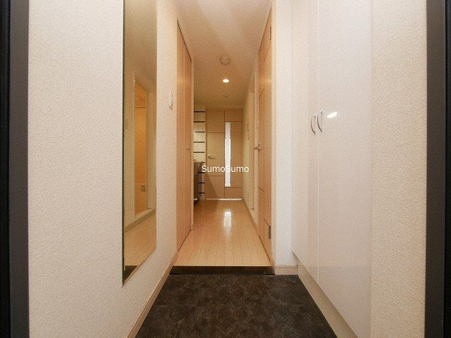 プレサンス本町プライムの玄関