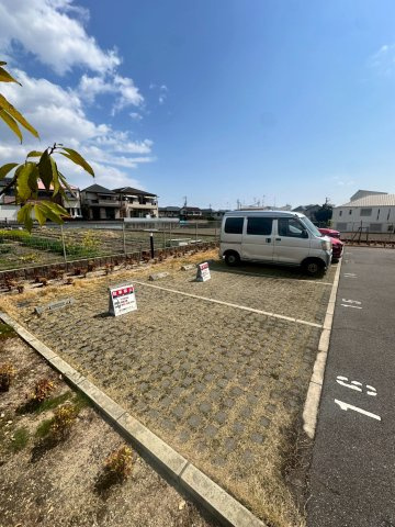 グランフローラの駐車場
