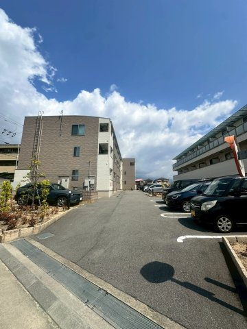 グランフローラの駐車場