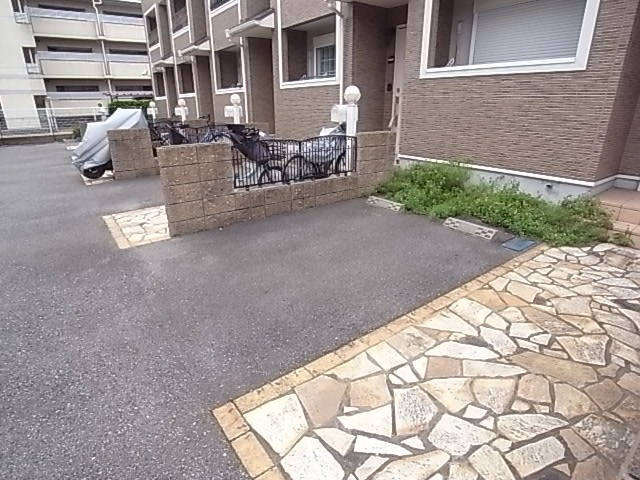 リバーサイドコートの駐車場