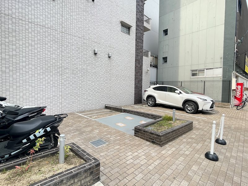 S-RESIDENCE淀屋橋の駐車場