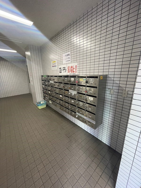 ツイン大開1号館のロビー