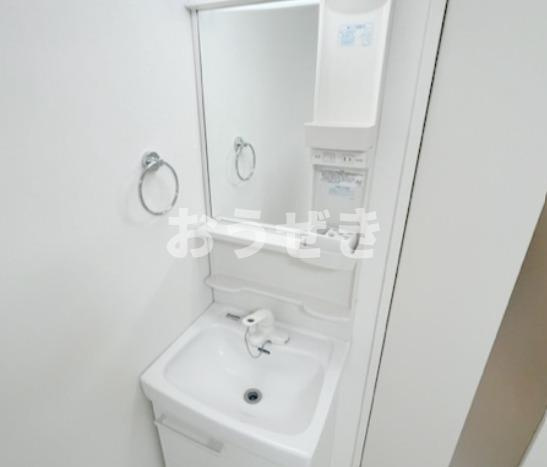ロワール鶴見花月園前の洗面所