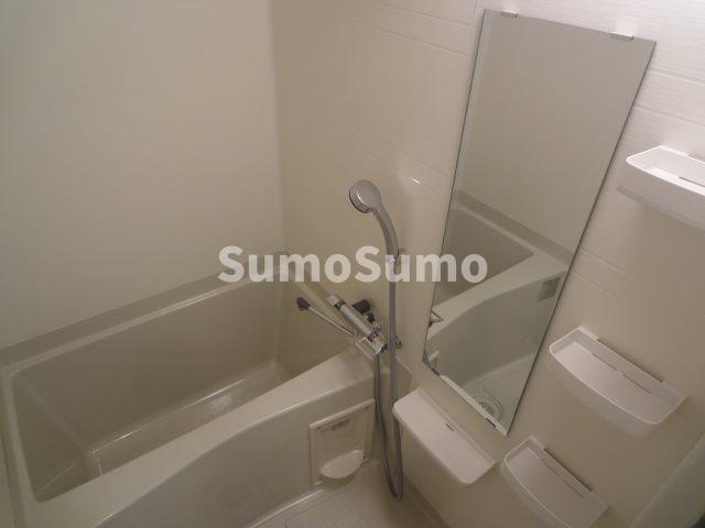 プレサンスジェネ新神戸ステーションフロントの浴室