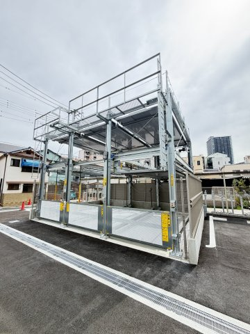 セレニテ西元町アリエの駐車場