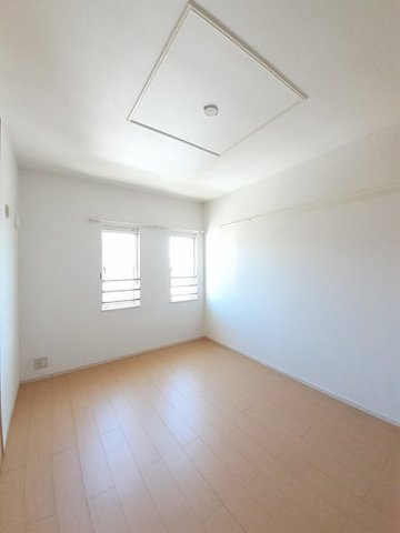フィオーレ駿河台の洋室
