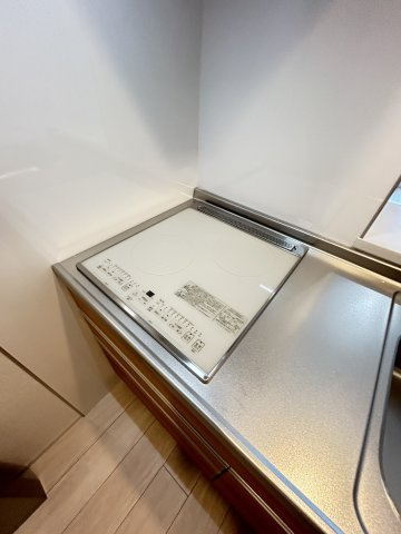 セレニテ西元町アリエのキッチン