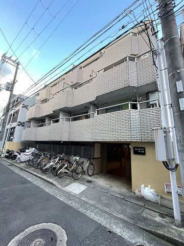 グランディア甲子園の外観