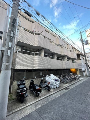 グランディア甲子園の外観