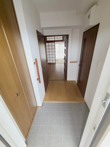 URサンラフレ鳴尾北　11号棟の玄関