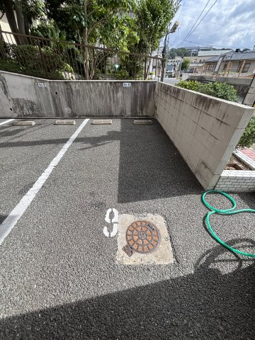 イトーピア桜坂マンションの駐車場