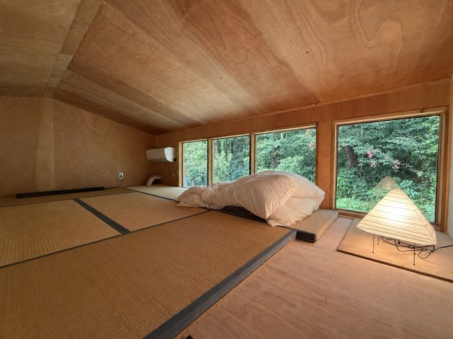 アトリエと薪ストーブのあるモデルルームのようなリノベ平屋のその他|ロフトタイプの畳スペースです