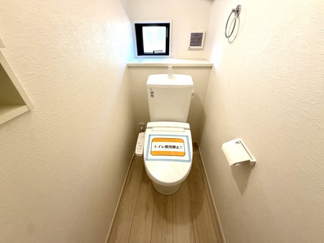 越谷市赤山町２期１号棟FIT-A新築戸建のトイレ|フチ裏のない掃除がしやすい形状を採用。汚れが付きにくく毎日のふき取り掃除が簡単に行えます。