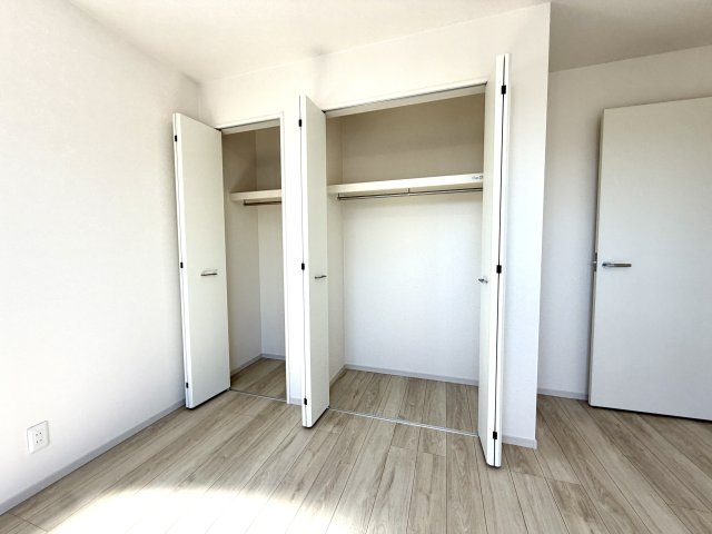 越谷市赤山町２期１号棟FIT-A新築戸建の収納|部屋の形状に合わせたスマートな収納設計。出っ張りが少なく、お部屋全体を広く見せる効果があります。