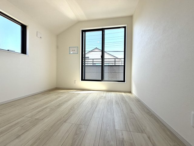 越谷市赤山町２期１号棟FIT-A新築戸建の洋室|独立性が高くプライベートな時間を大切にできる洋室。家族それぞれが自分の時間を快適に過ごせます。
