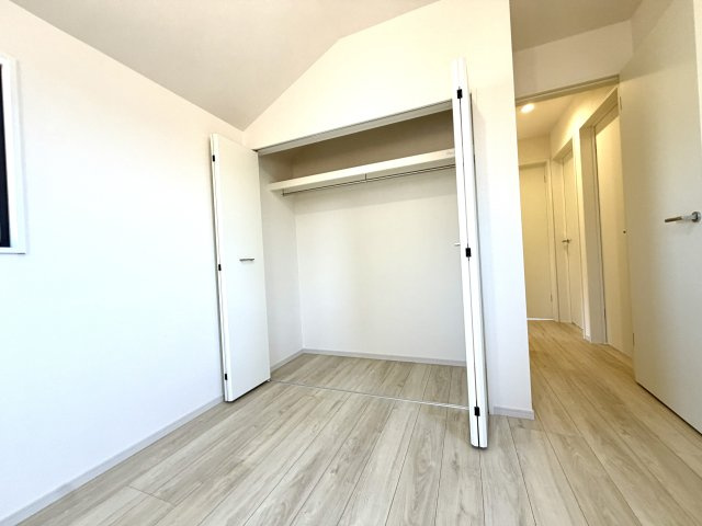 越谷市赤山町２期１号棟FIT-A新築戸建の収納|各居室に独立した収納をしっかり確保。家族それぞれの荷物を自分の部屋で管理できて部屋が片付きます。