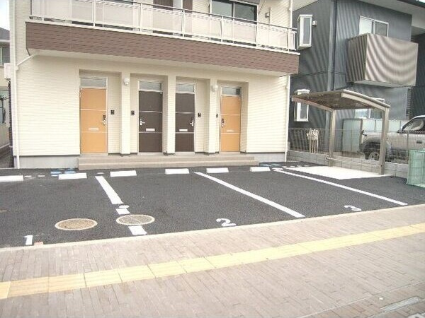カーサ・スタジオーネあすと長町の駐車場