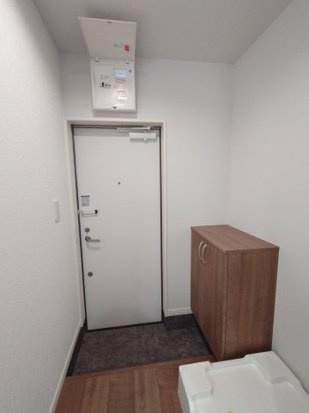 キャメル秋津８の玄関