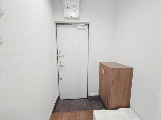 キャメル秋津８の玄関