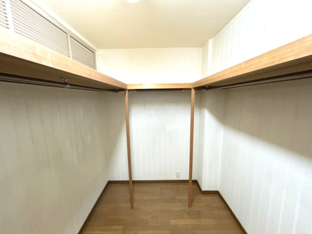 苦楽園ヒルズ三号棟の収納|ウォークインクローゼット