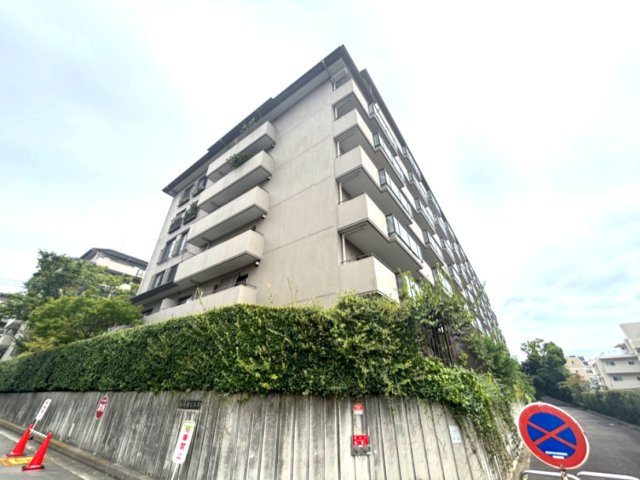 苦楽園ヒルズ三号棟の外観