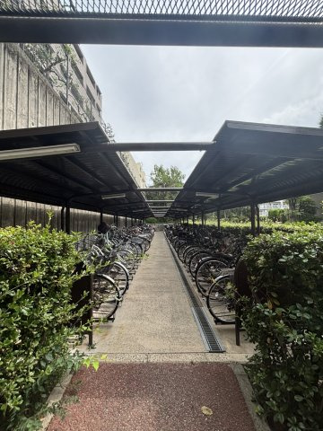 苦楽園ヒルズ三号棟の駐輪場