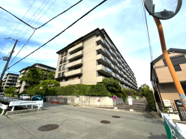 苦楽園ヒルズ三号棟の外観