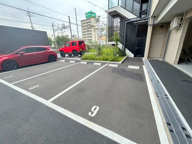 ライジングメゾン新大阪サウスの駐車場