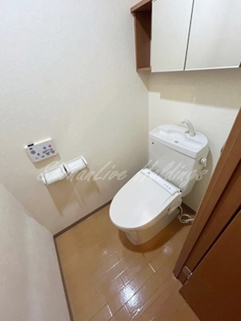 横浜市西区中央１丁目の賃貸マンションのトイレ
