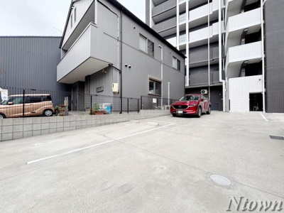 【駐車場】 | ディアレイシャス浅間町ステーションフロント | 駐車場に車を止められます