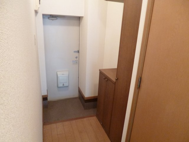 モンテローザ弐番館の玄関