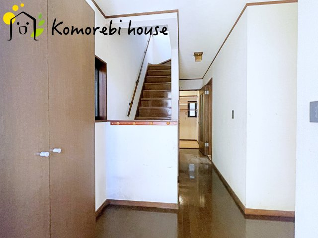桶川市西2丁目　中古戸建ての玄関|シンプルで使いやすい玄関です