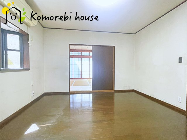 桶川市西2丁目　中古戸建ての居間・リビング|こちらのリビングで趣味の時間をお楽しみください