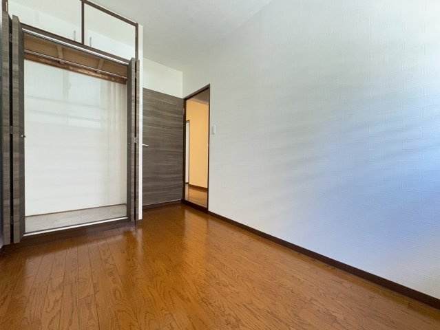 メゾン千里丘B棟の洋室