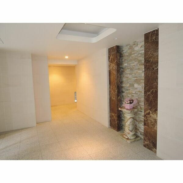 HOUSE PLUS ONEのエントランス