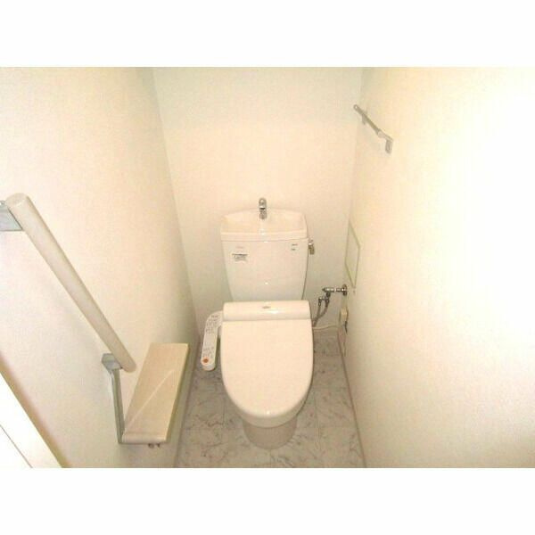 HOUSE PLUS ONEのトイレ