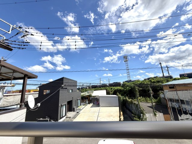 越谷市七左町２期１号棟リーブルガーデン新築戸建の展望|抜けた眺望が室内にあたたかな光と開放感をもたらし、住まい全体を明るく演出してくれます。