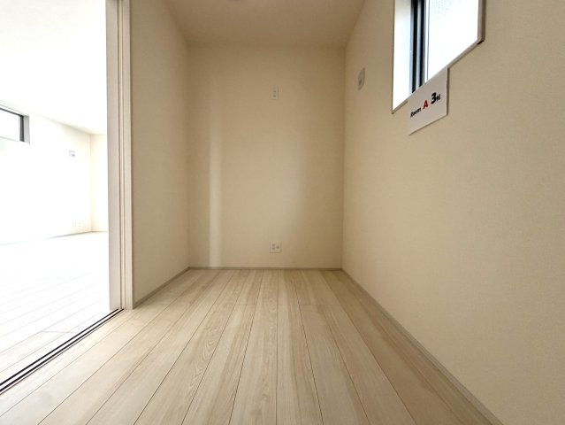 越谷市七左町２期１号棟リーブルガーデン新築戸建の洋室|静かで落ち着いた環境の洋室は、集中したいデスクワークやオンライン会議、趣味の部屋にピッタリです。