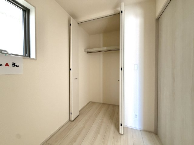 越谷市七左町２期１号棟リーブルガーデン新築戸建の収納|各居室に独立した収納をしっかり確保。家族それぞれの荷物を自分の部屋で管理できて部屋が片付きます。