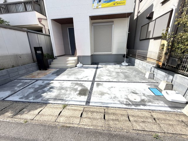 越谷市七左町２期１号棟リーブルガーデン新築戸建の駐車場|セカンドカーの所有や将来の買い替えにも安心な2台駐車可能スペース。暮らしの幅が広がります。