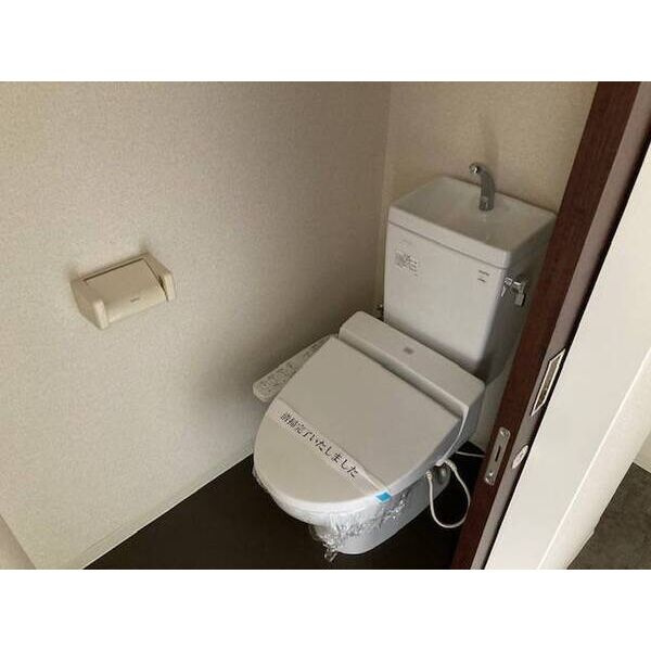 アマーレ東海通のトイレ|同間取り607号室のお写真です