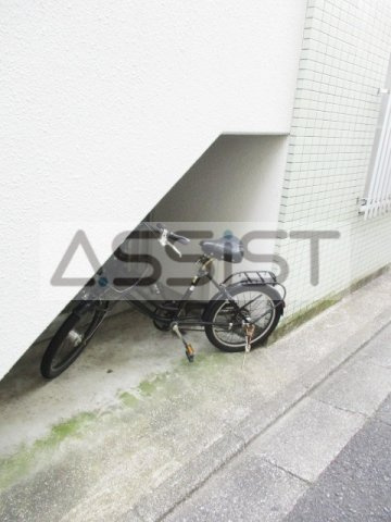 ハイム東美の駐車場
