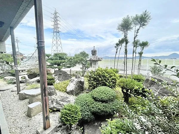 野洲市西河原　中古戸建の庭