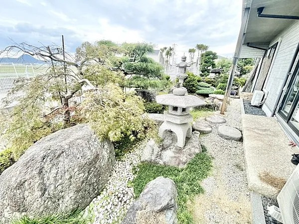 野洲市西河原　中古戸建の庭